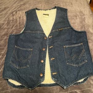 Mens Wrangler jean vest, wool lined.